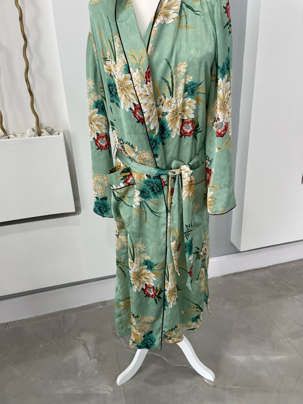 Violet & Claire Mint Green Floral Satin Wrap